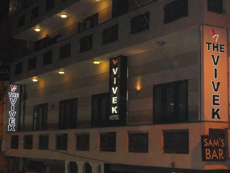 Vivek Hotel New Delhi Buitenkant foto