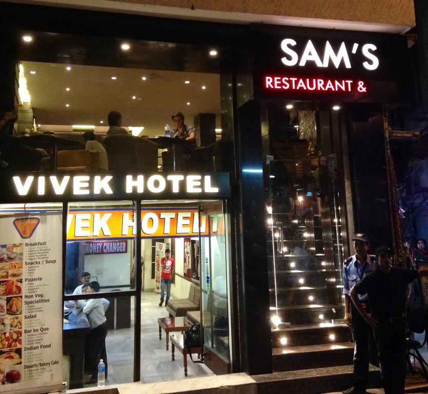 Vivek Hotel New Delhi Buitenkant foto